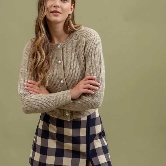 Abercrombie & Fitch pearl button-down cardigan - Picture 3 of 9